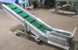 Ленточный L-образный конвейер для термопластавтомата для Группы компаний «ИНКОЭР»