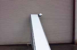 Ленточный наклонный передвижной конвейер для поднятия на высоту 2000 мм текстиля в рулонах - фото 9