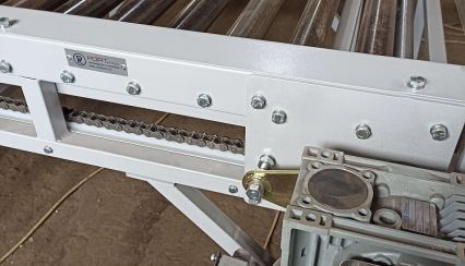 Конвейерная система для перемещения палет с изделиями из литьевого мрамора для компании Версалия из Нижнего Новгорода