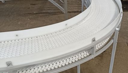 Прямой и поворотный конвейеры для перемещения флаконов для компании 