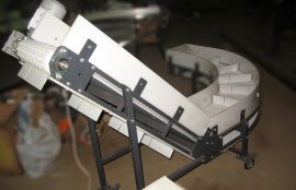 Объект: Передвижные L-образные поворотные транспортеры с модульной лентой