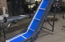 L-образный ленточный конвейер для пластикового облоя