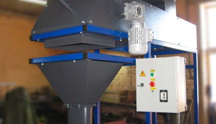 Изготовлен конвейер закрытого типа для загрузки и выгрузки угля в мешки