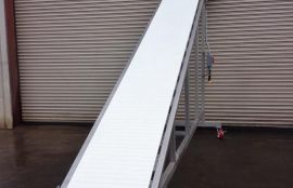 Ленточный наклонный передвижной конвейер для поднятия на высоту 2000 мм текстиля в рулонах - фото 4