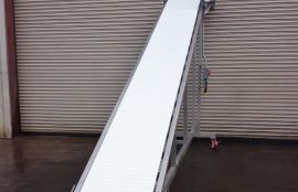 Объект: Ленточный наклонный передвижной конвейер для поднятия на высоту 2000 мм текстиля в рулонах