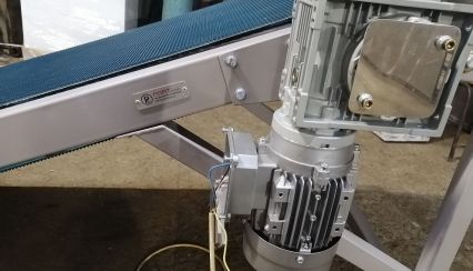 Система из неприводного рольганга, ленточного конвейера с площадкой на выходе для компании ООО «МБС Строительные системы»