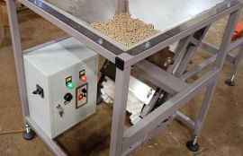 Конвейер с бункером для дозированной подачи и перемещения таблеток для компании «Квадрат - С» (бренд «Витамир») - фото 3