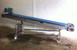 Объект: Ленточный наклонный передвижной конвейер для резаного картофеля