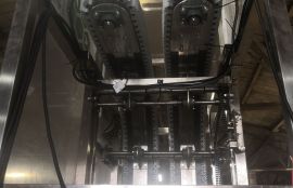 Грипперный конвейер для перемещения бутылок между этажами на завод АО 