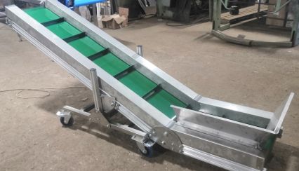 Ленточный L-образный конвейер для термопластавтомата для Группы компаний «ИНКОЭР»