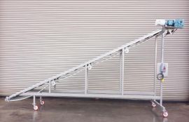 Объект: Ленточный наклонный передвижной конвейер для поднятия на высоту 2000 мм текстиля в рулонах