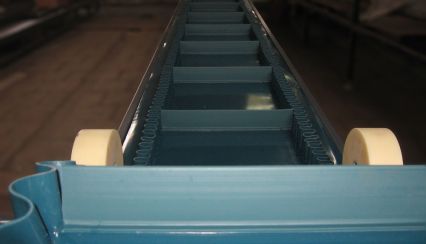 Отгружен новый Z-образный Конвейер с гофробортами