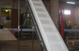 Наклонный ленточный конвейер для транспортировки сыпучего груза (орехи и сухофрукты)